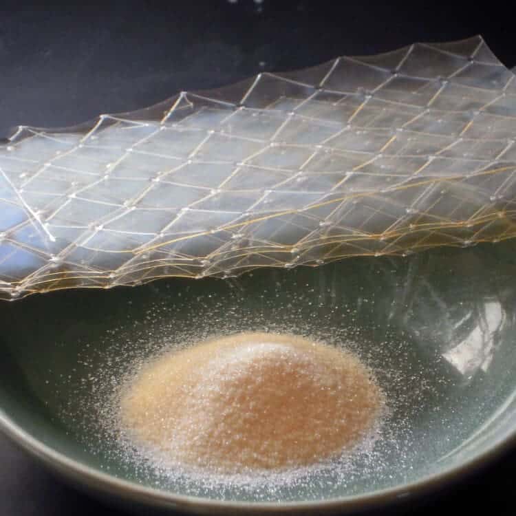 Phục hồi tóc khô xơ với bột gelatin