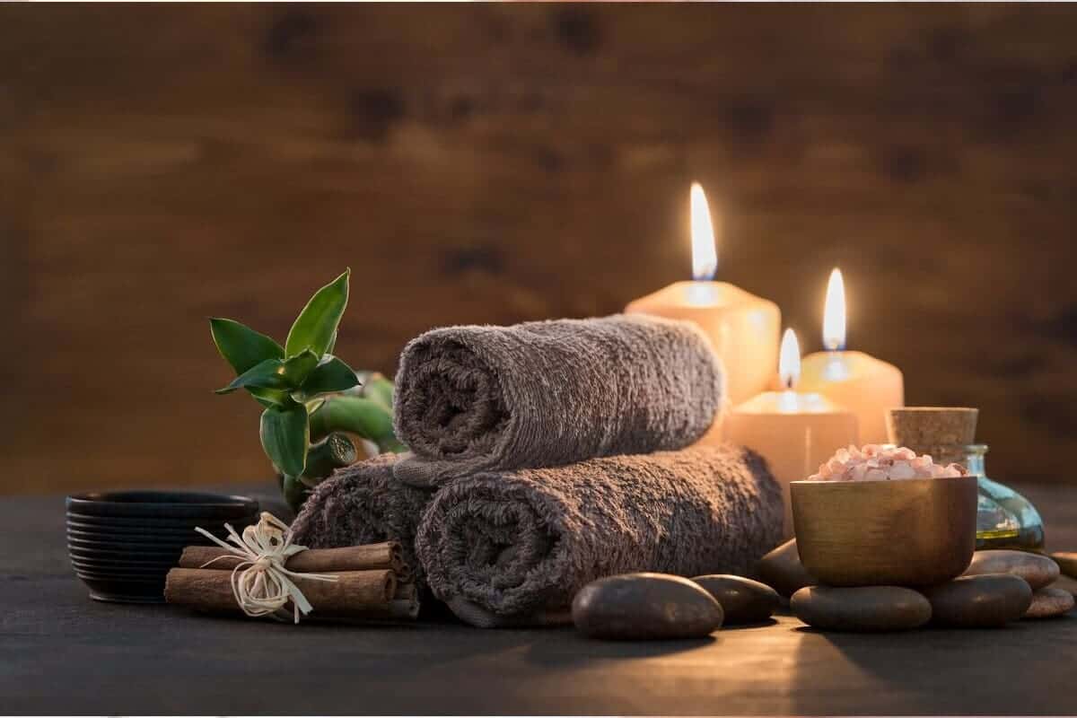 Chuẩn bị không gian massage thư giãn