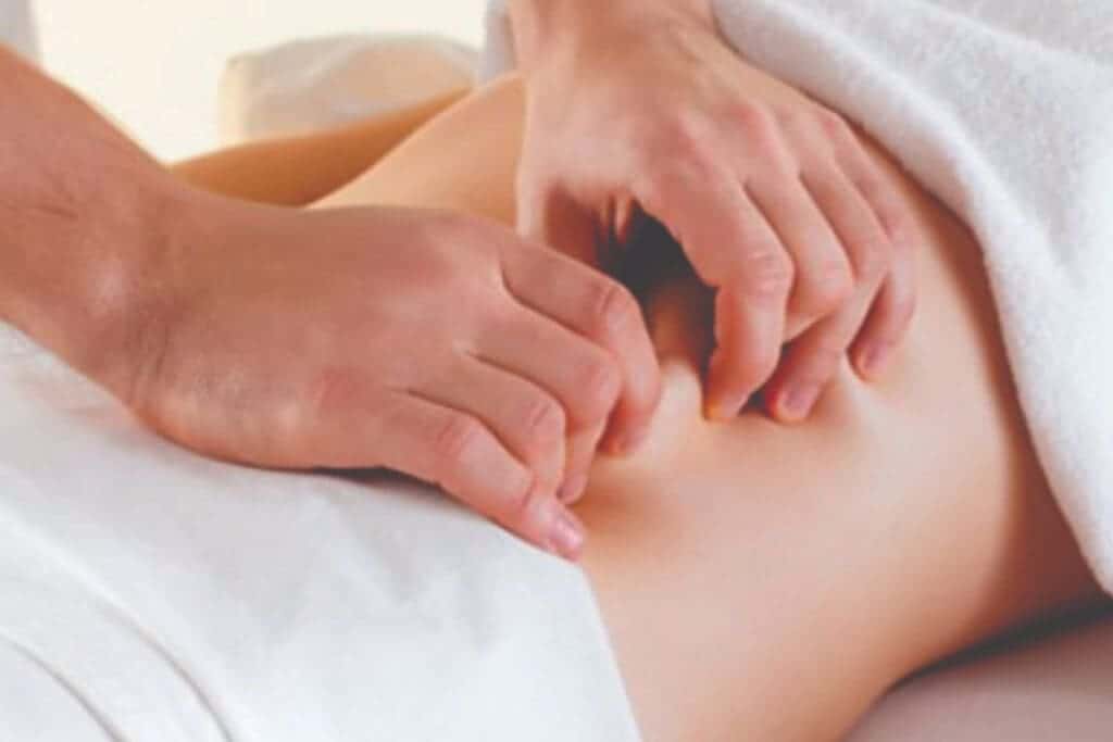 Massage với những động tác nhẹ nhàng