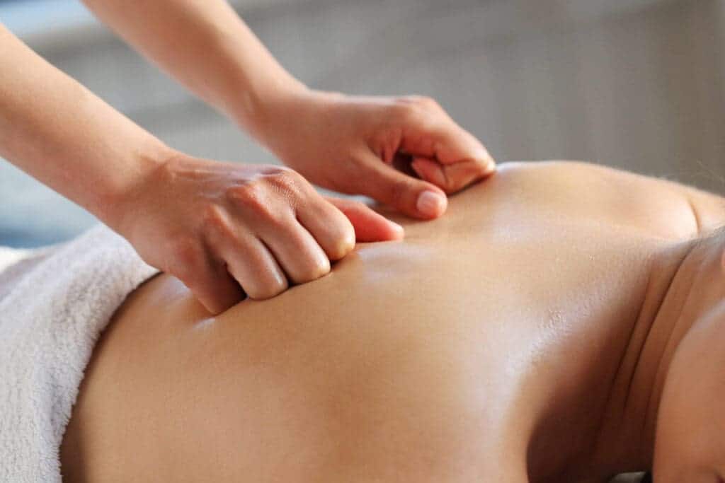 Massage thể thao giúp giảm đau nhức cơ bắp