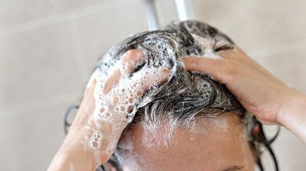 Mẹo làm phồng tóc đơn giản bằng cách gội đầu 2 lần